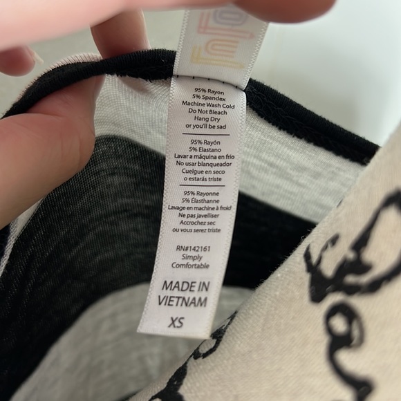 LuLaRoe Classic T - Picture 5 of 5